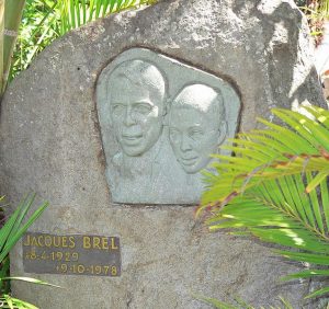 Sa sépulture au cimetière d'Atuona à Hiva Oa