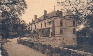 Son château à Egreville