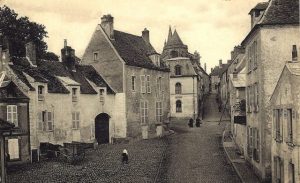 2, place Lebreton à Montfort-l'Amaury