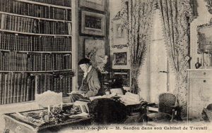 Son château à Marly-le-Roi - dans son cabinet de travail -