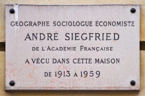 8, rue de Courty à Paris - plaque -