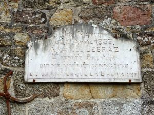 Sa maison natale à Saint-Servais - plaque -