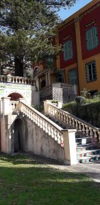 Sa demeure Fontana Rosa - le jardin et les escaliers -