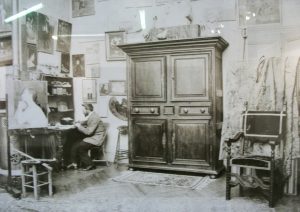 Dans son atelier rue du Boccador à Paris